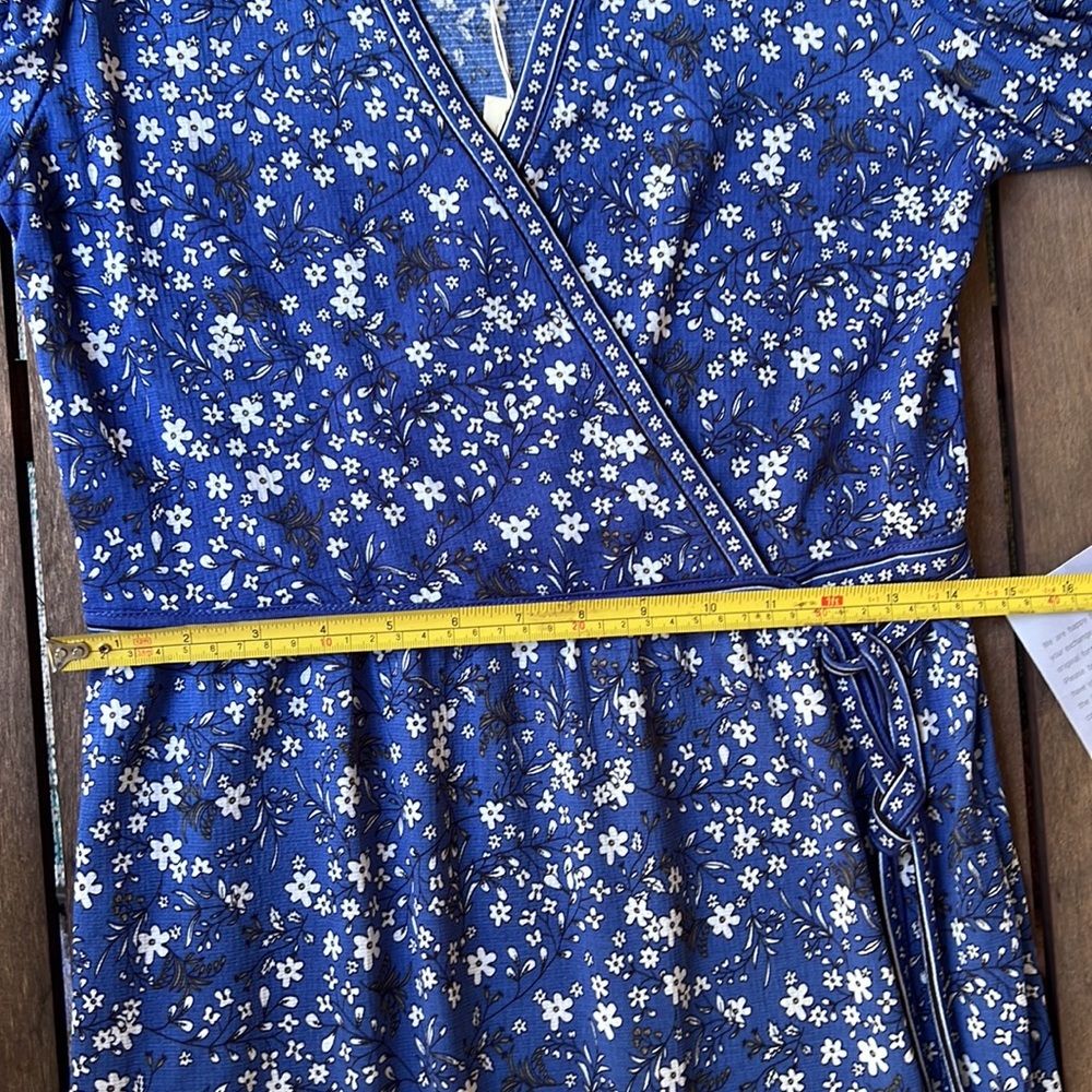 Max studio midi dress with a v-neck and a tier of ruffle. - Picture 5 of 8